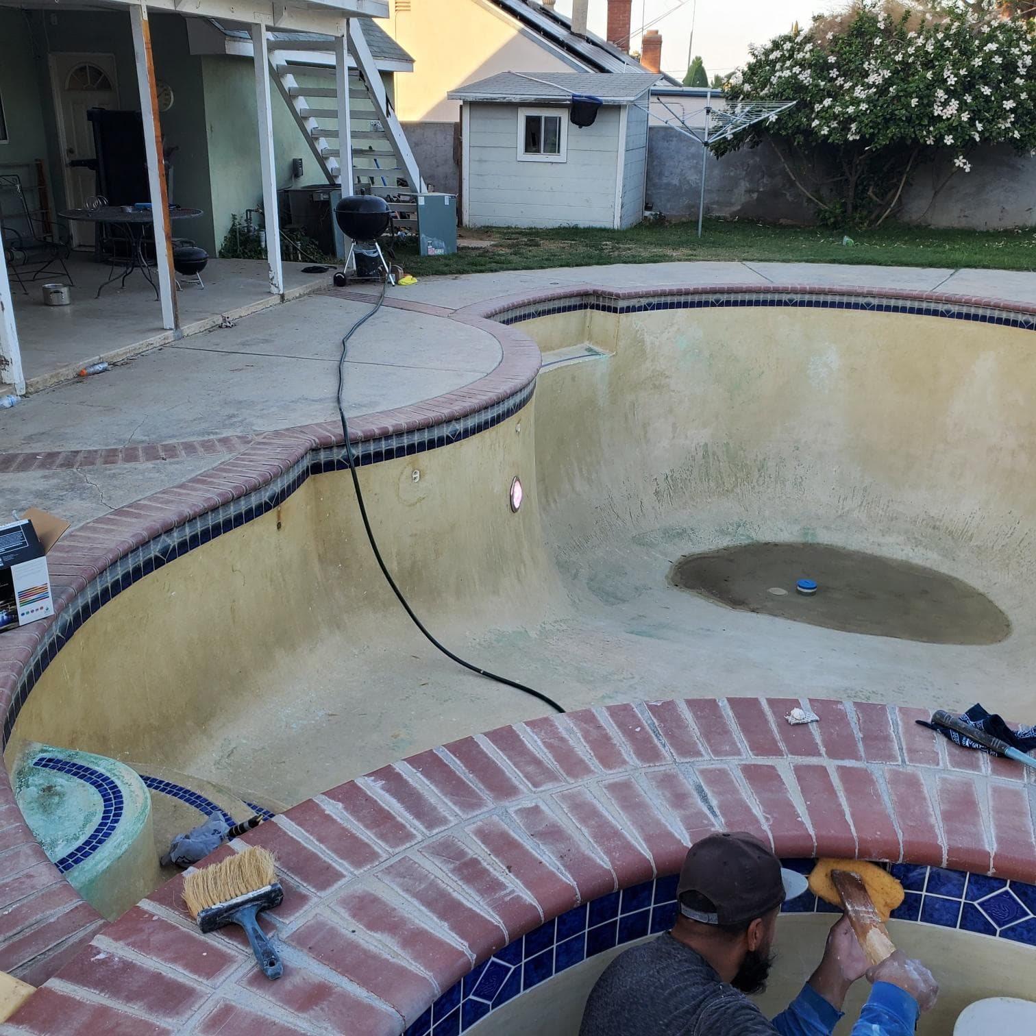 Weekly Pool Cleaning photo 4